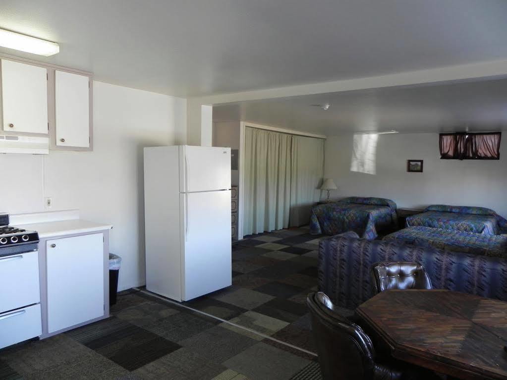 Crimson Hills Motel Parowan Экстерьер фото